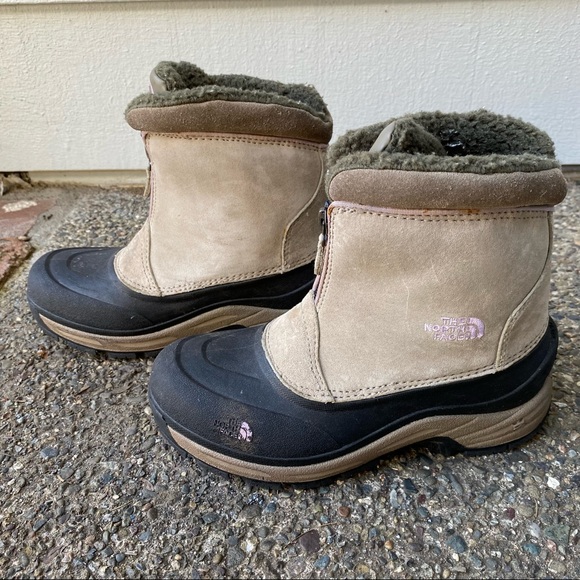 North Face Water Proof Girl’s 4 Hiking boots, Black/Tan - Picture 5 of 10